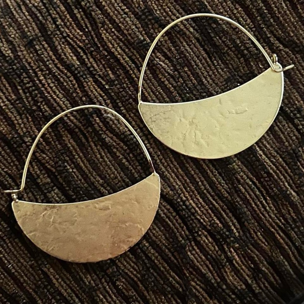 Half circle gold earrings